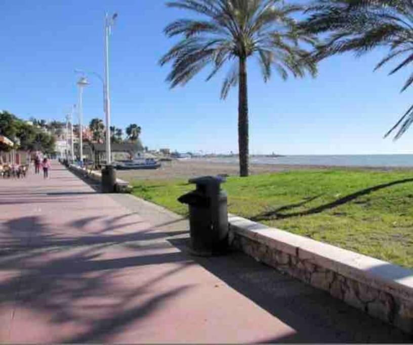 Apartamento En Primera Linea De Playa El Palo Malaga Bagian luar foto
